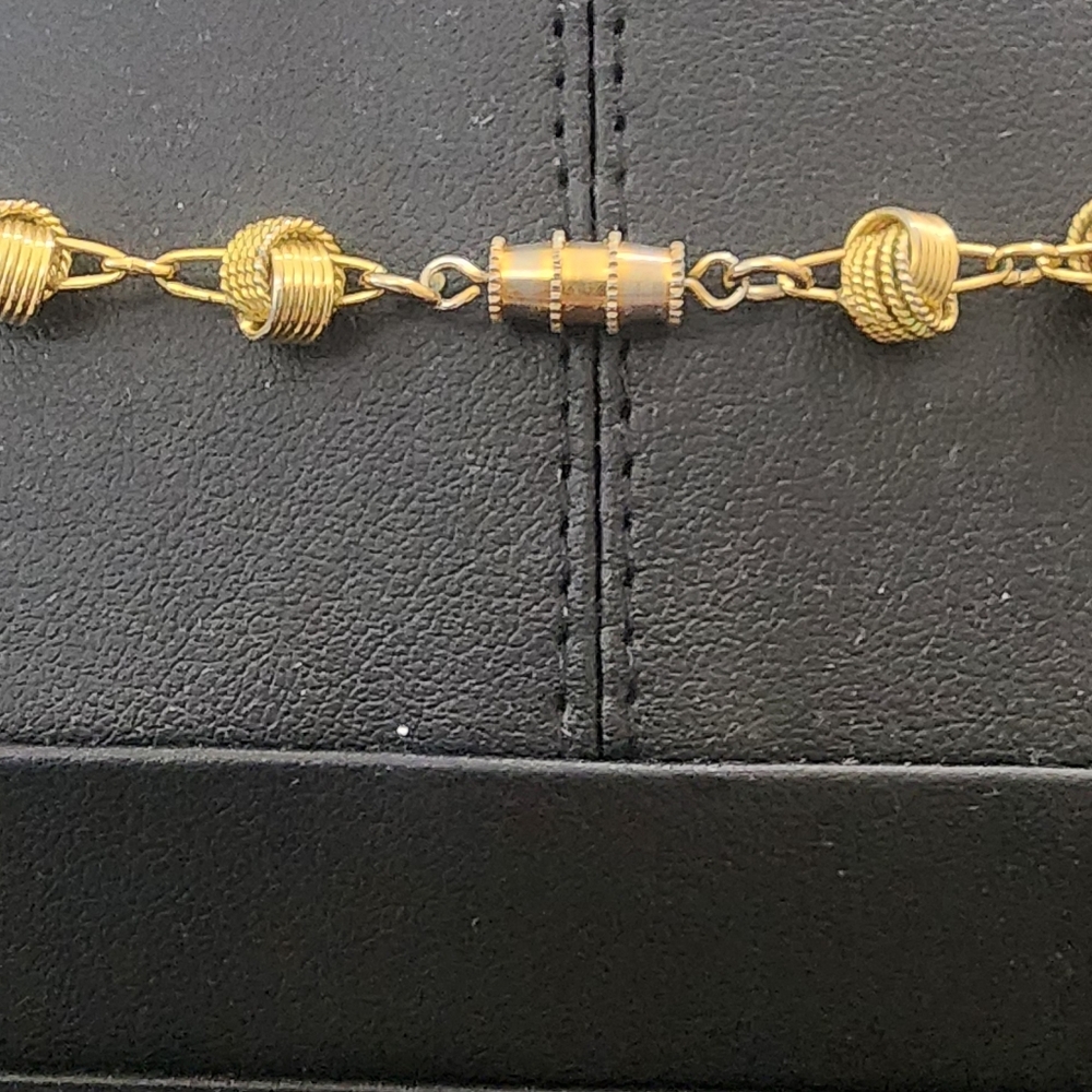 Elegant‎ Gold Tone Necklace - Picture 3 of 4